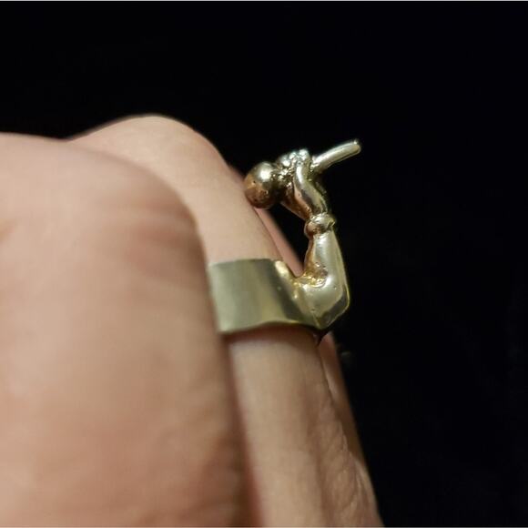 Handmade Argentium Silver Hand Holding the Mic Ring, size 7.5 - Picture 2 of 7